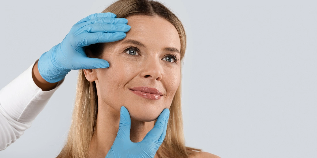 Comparativa entre minilifting y lifting facial completo — alcance y perfil del paciente